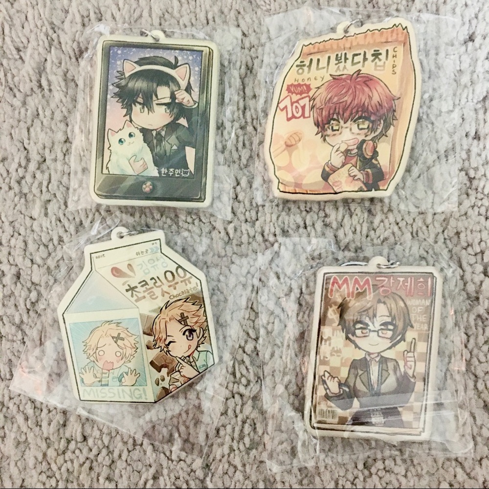 Mystic messenger key chain set